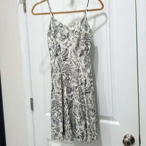 Old Navy woman's floral dress, Nwt, Size XSMALL